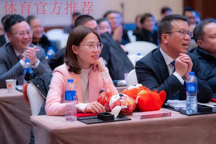 中国足协聘请张玲玲担任裁判体能总监