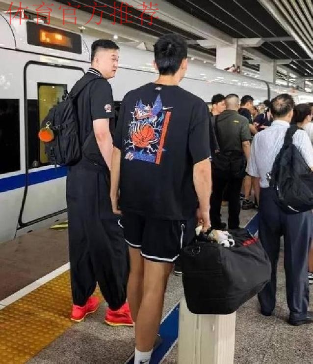 入乡随俗！广东新援入队仪式来了 球迷调侃这才是正式加盟