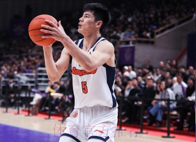 幼版赵睿就在广东阵中!只投大心脏三分,球迷:胡明轩的时间该给你 幼版赵睿就在广东阵中!只投大心脏三分,球迷:胡明轩的时间该给你