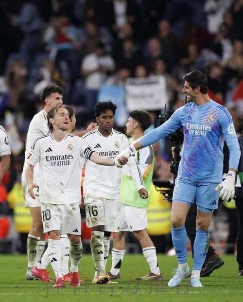 皇马1+1合同报价拉莫斯降薪续约 曼城虎视眈眈 皇马1+1合同报价拉莫斯降薪续约 曼城虎视眈眈